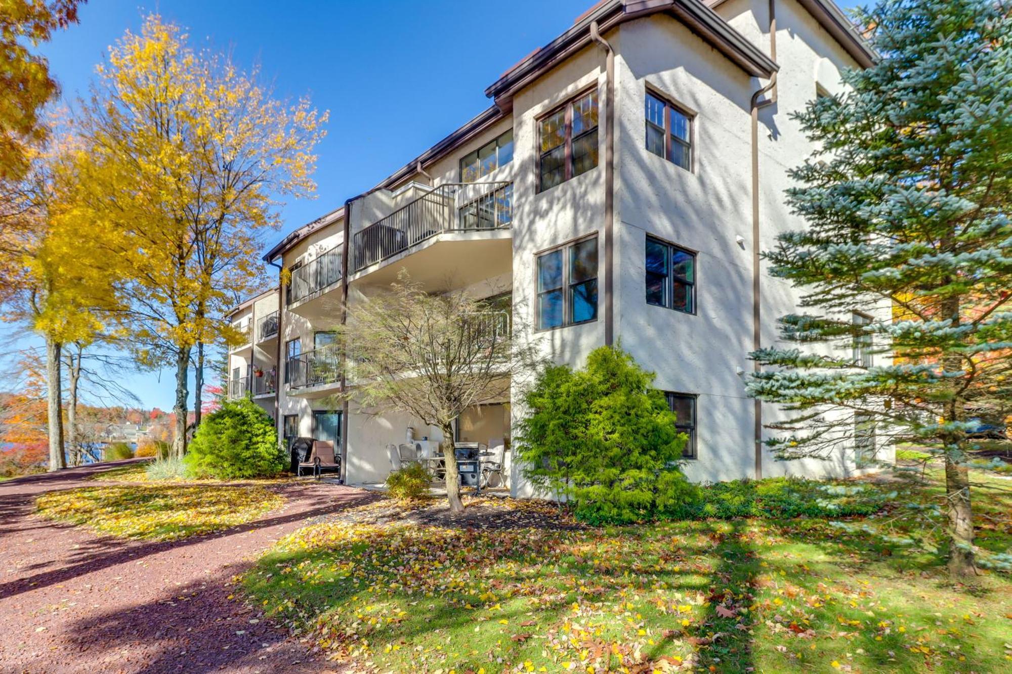 Waterfront Harmony With Slope Views!