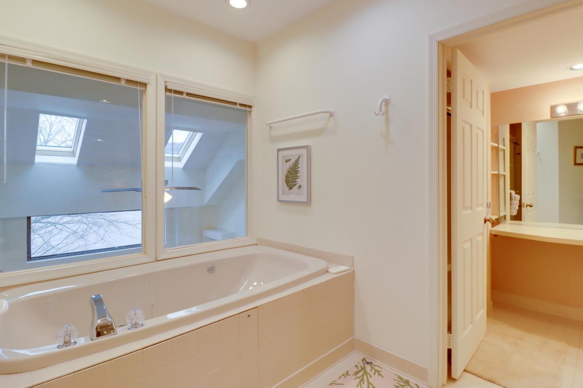 Apartment Waterfront Harmony With Slope Views! Lake Harmony