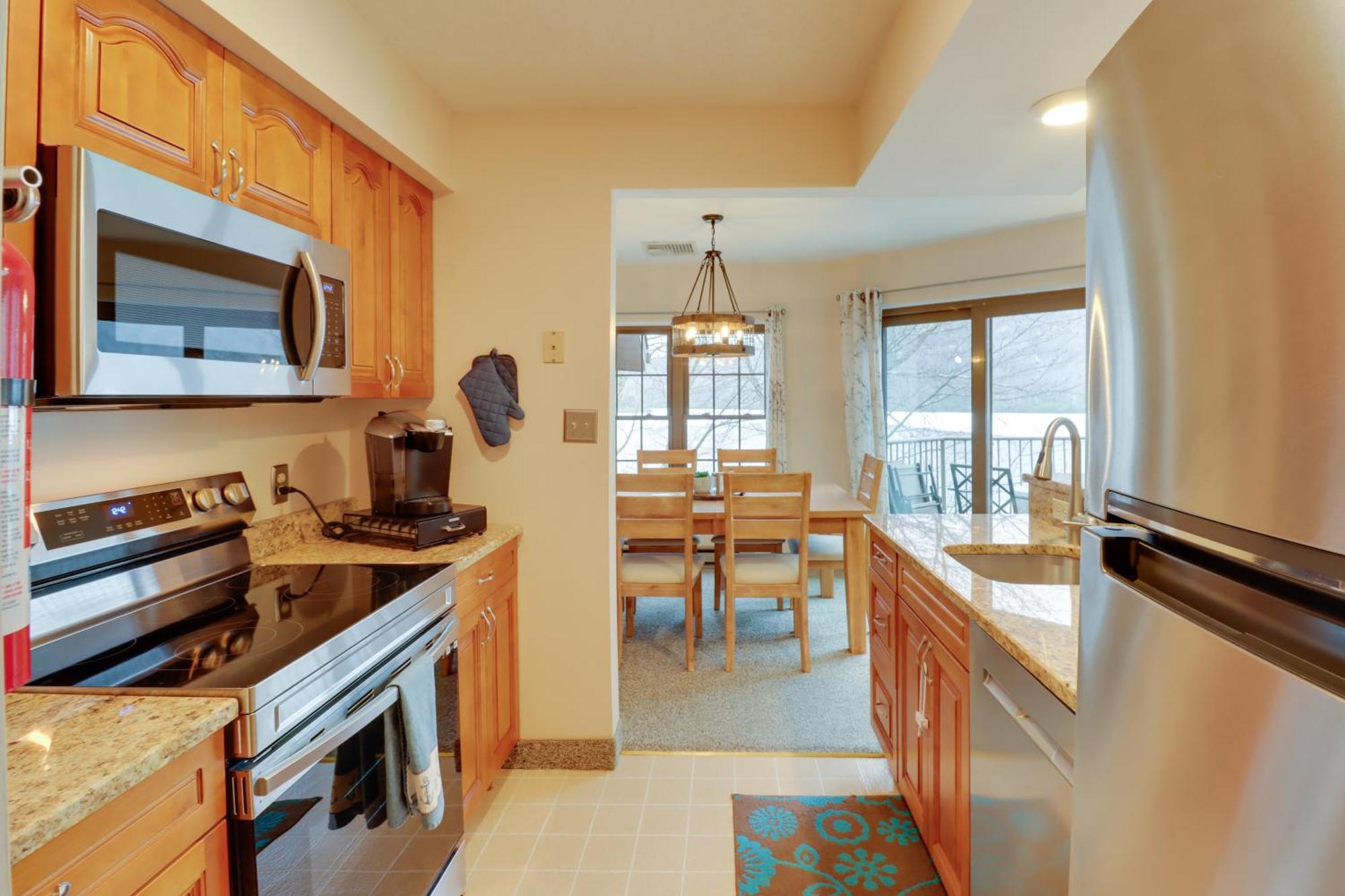 Waterfront Harmony With Slope Views! Lake Harmony