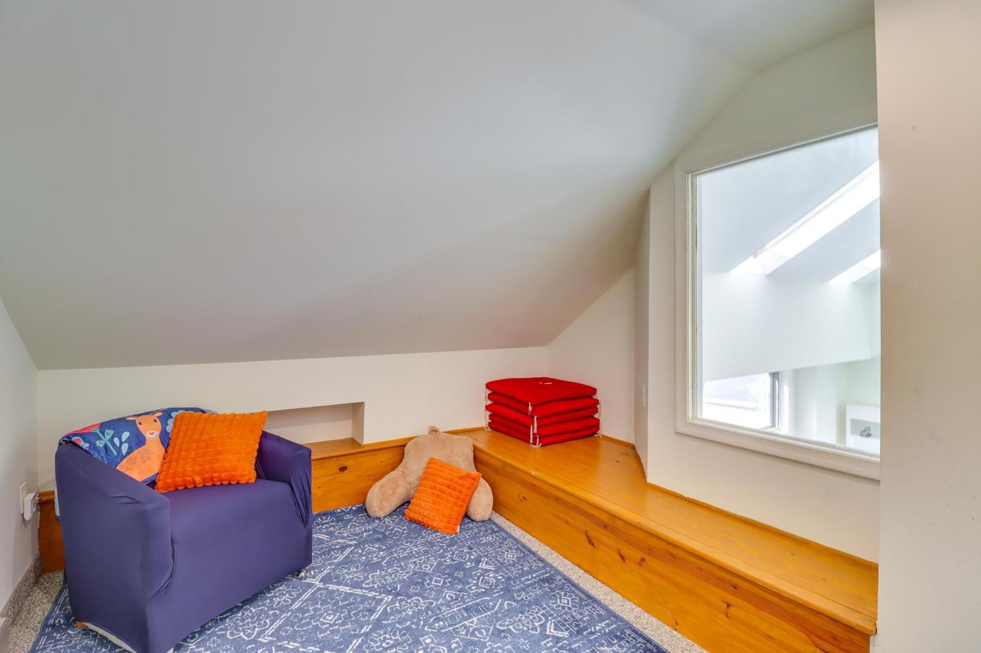 Waterfront Harmony With Slope Views! Apartment *