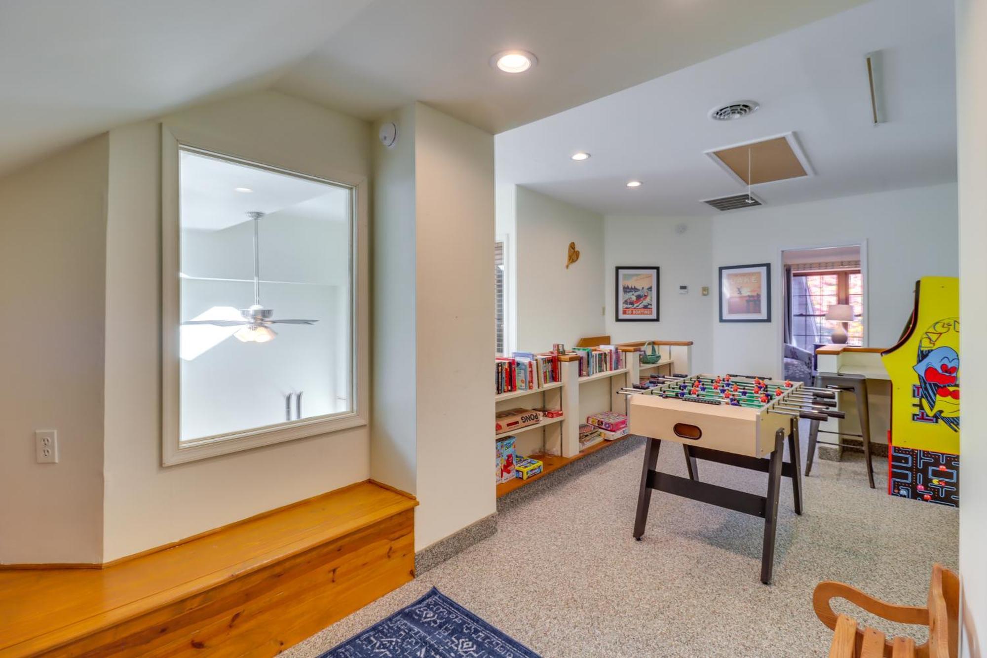Waterfront Harmony With Slope Views!